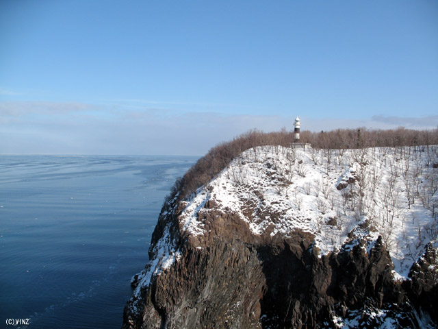雪景色 北海道 冬 知床（しれとこ） 宇登呂（ウトロ） ウトロ崎灯台とオホーツク海